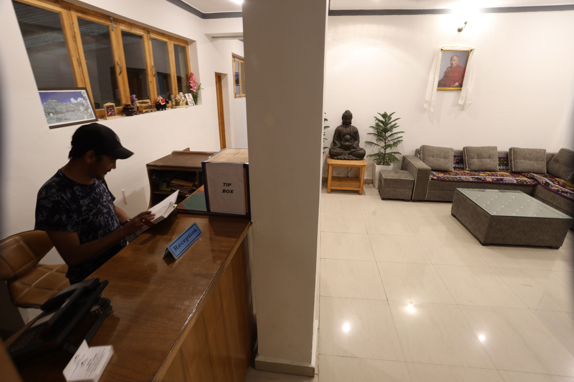 Hotel Lobby 05