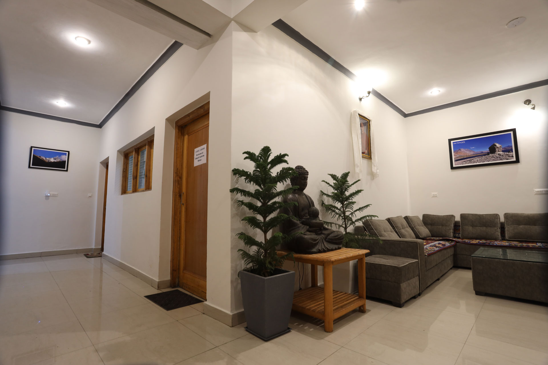 Hotel Lobby 04