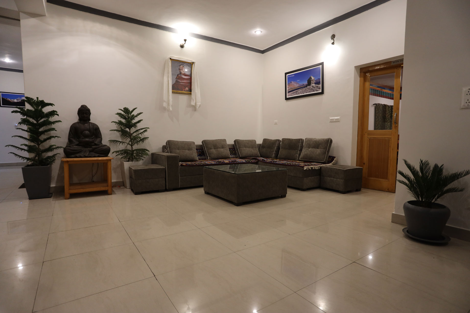 Hotel Lobby 06